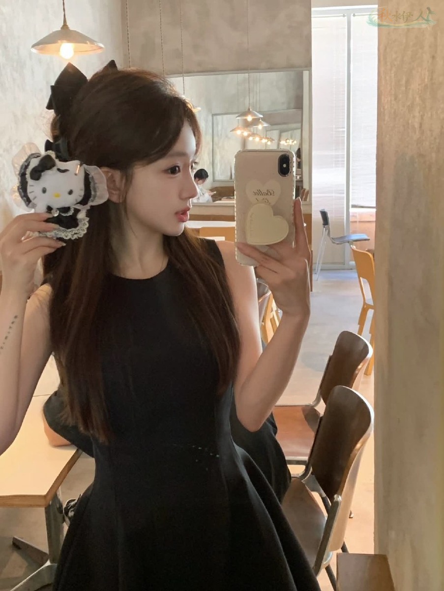 上海纯白系少女可爱表情照