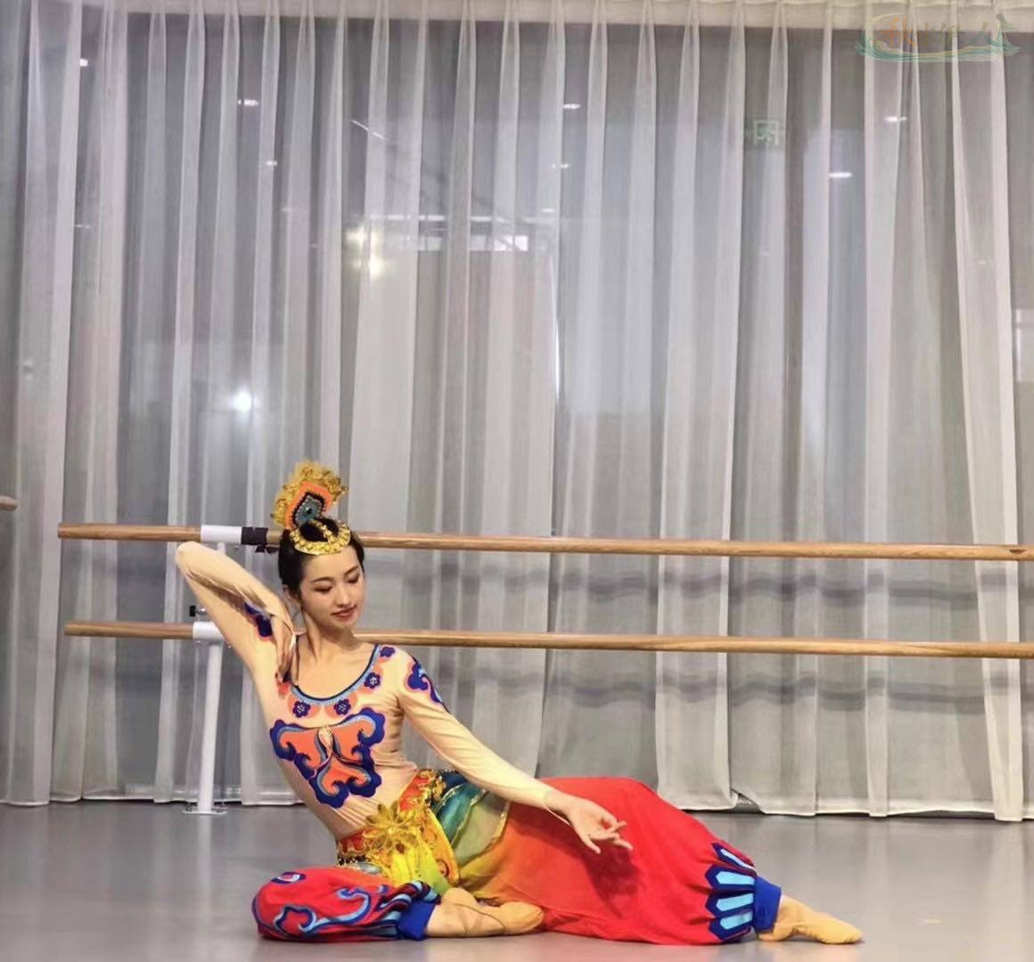 上海初恋脸模特侧面特写