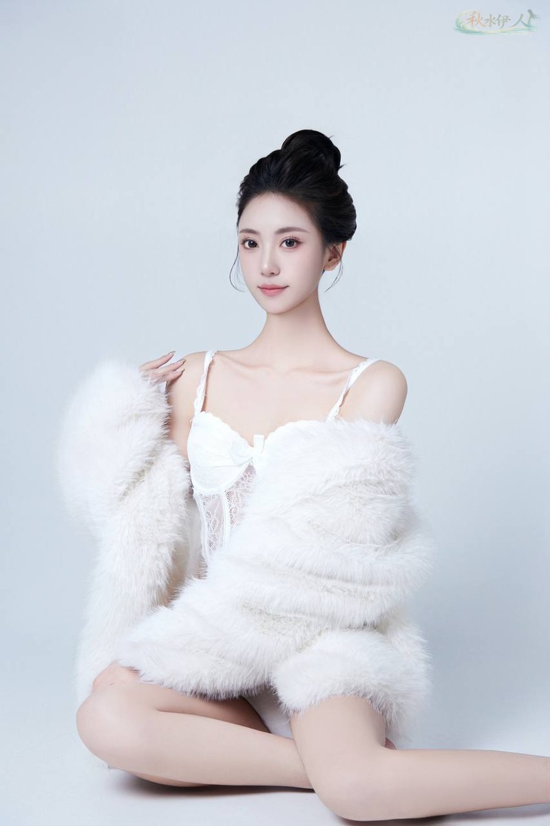 成都健身模特白皙肌肤