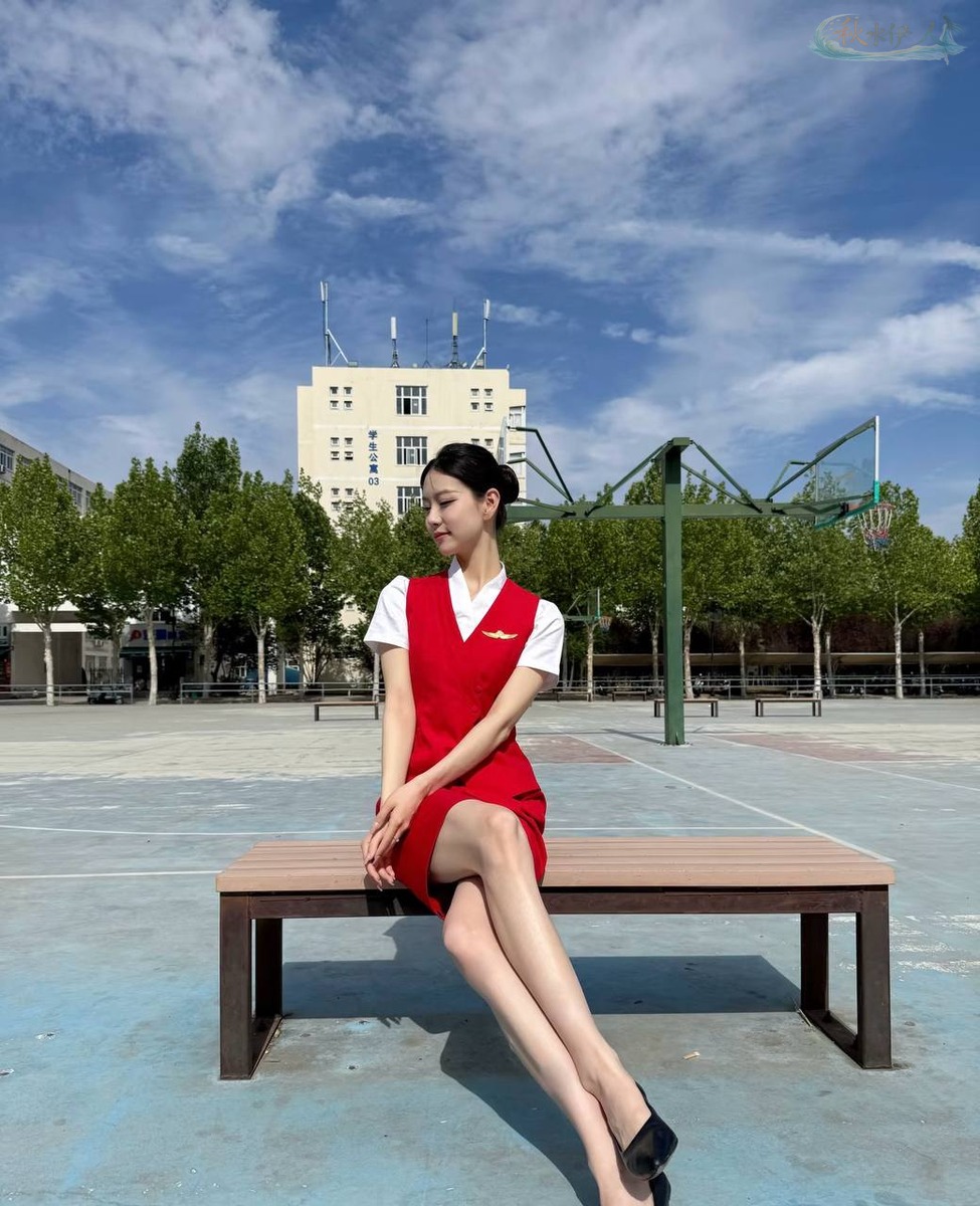 青岛高挑模特45kg筷子腿写真