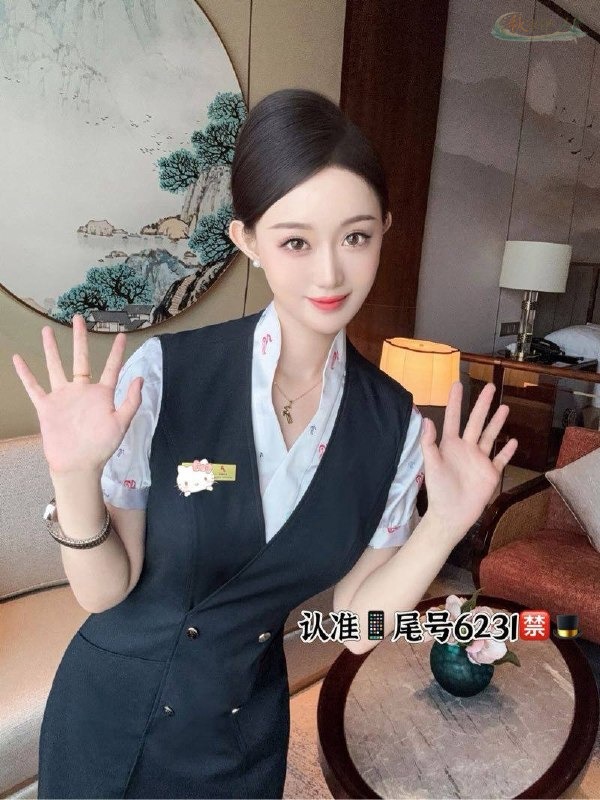 青岛高挑女模甜美元气侧脸特写