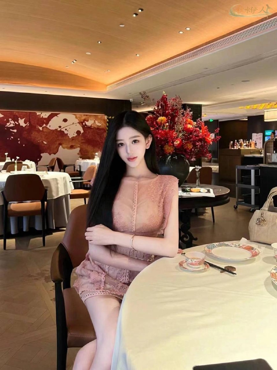 上海白嫩皮肤C罩杯模特写真