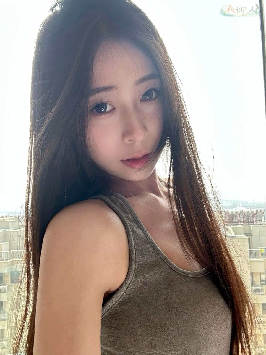 深圳长腿白皙少女写真