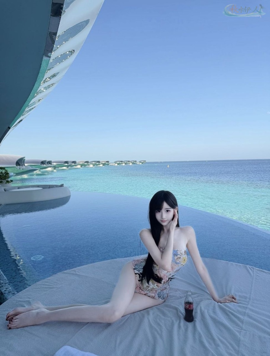 杭州肤白模特纯欲风个人写真