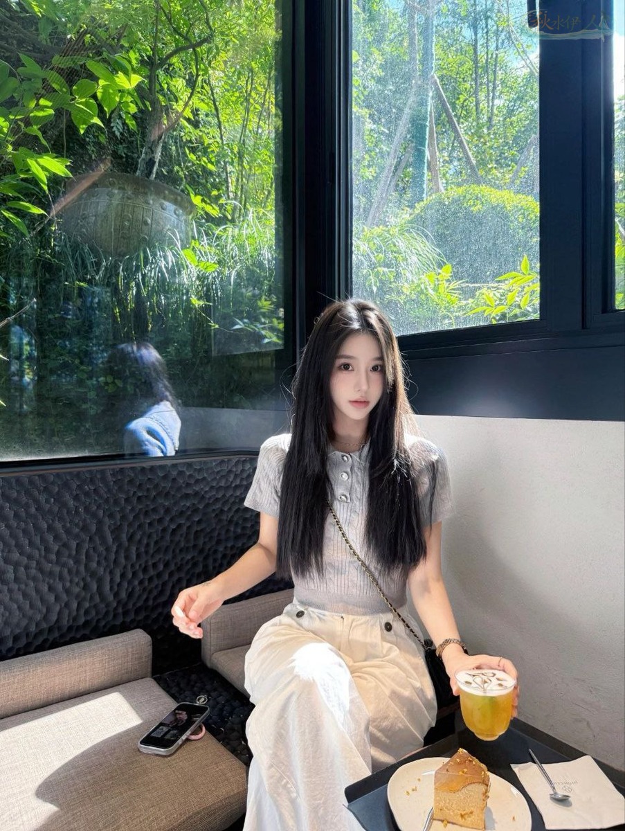 广州肤白模特清纯可人美图
