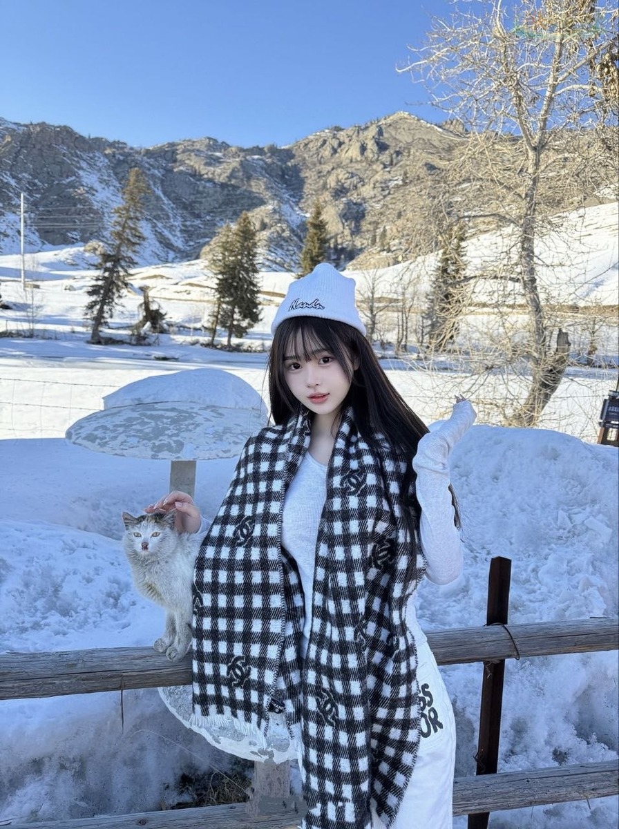 深圳冷白皮娇小模特写真