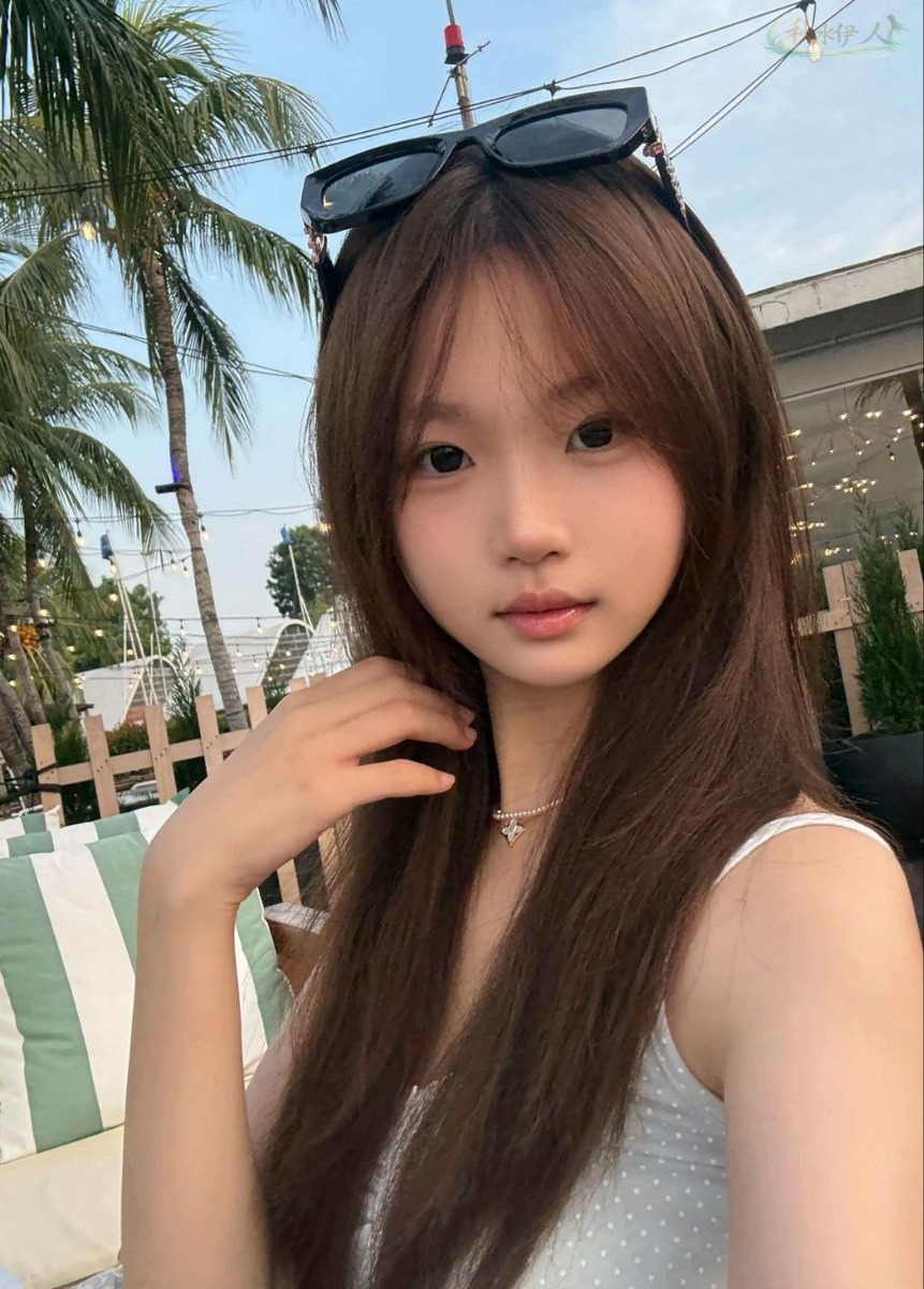 深圳甜美风模特户外写真