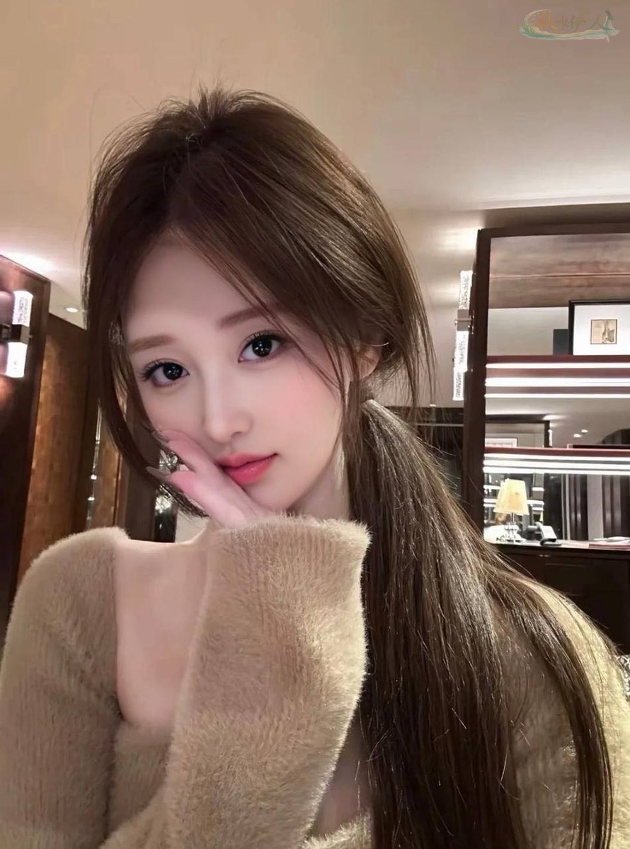 深圳气质模特高挑甜美写真
