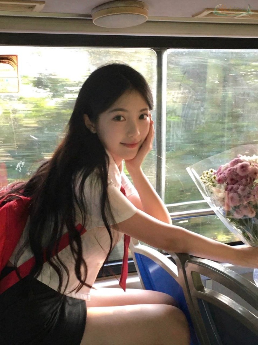 深圳高挑模特谈吐优雅初恋感