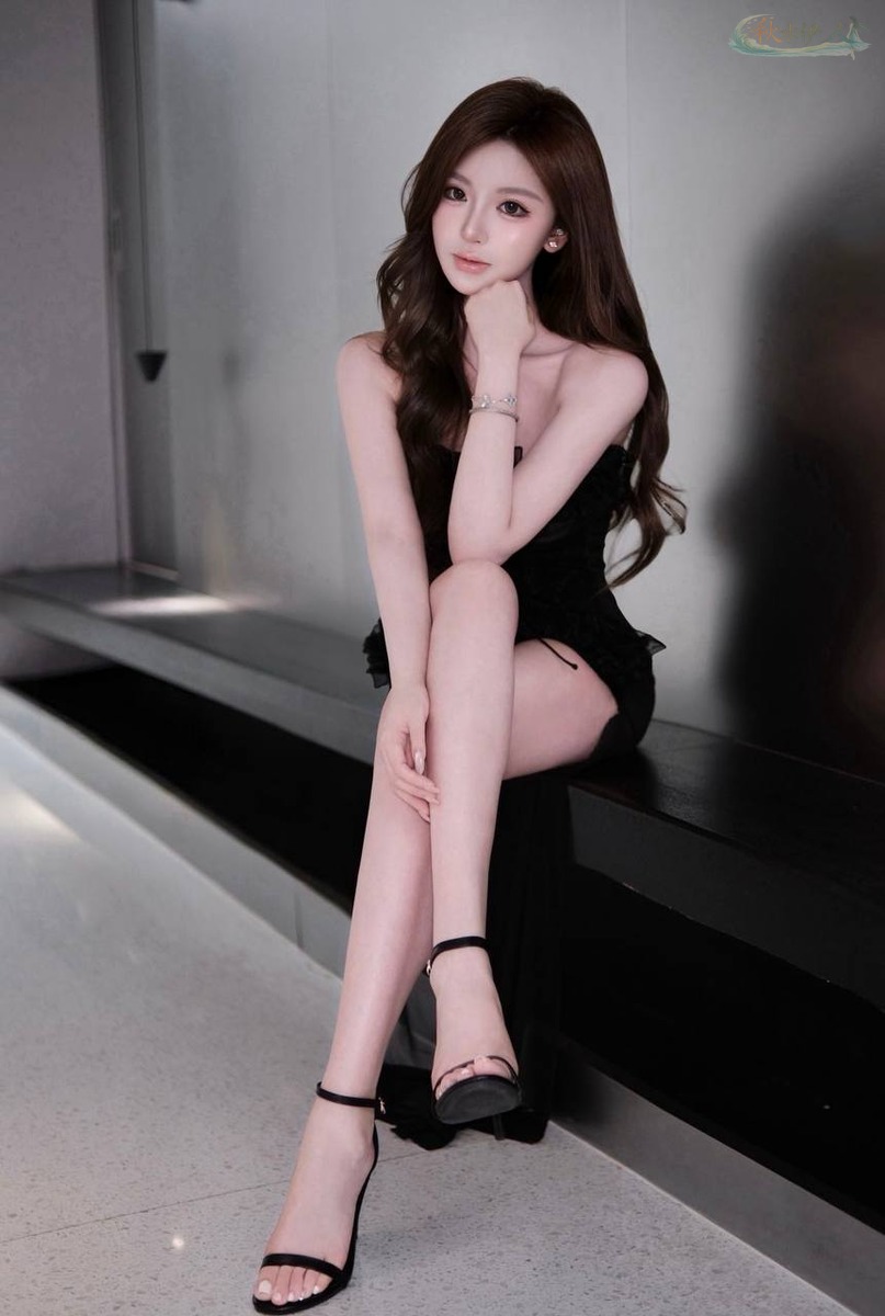 深圳04年少女模特生活私照