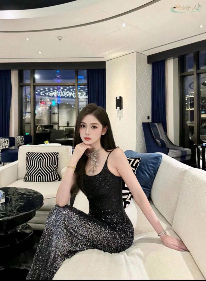 深圳00后高挑御姐模特皮肤白皙写真