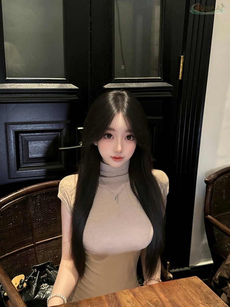 长沙模特蜜桃臀马甲线身材展示