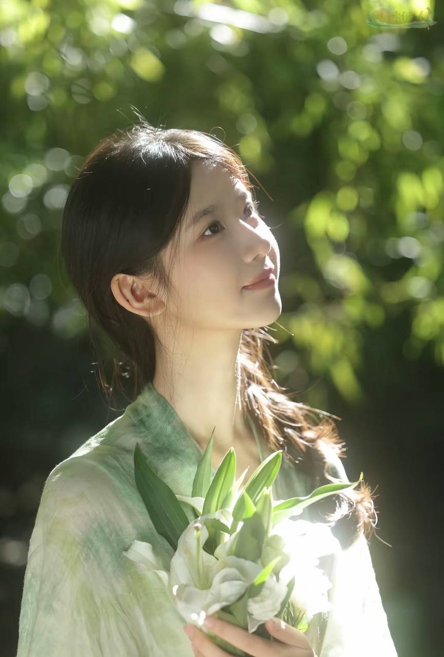 上海声音甜美模特昕昕生活照，温婉动人