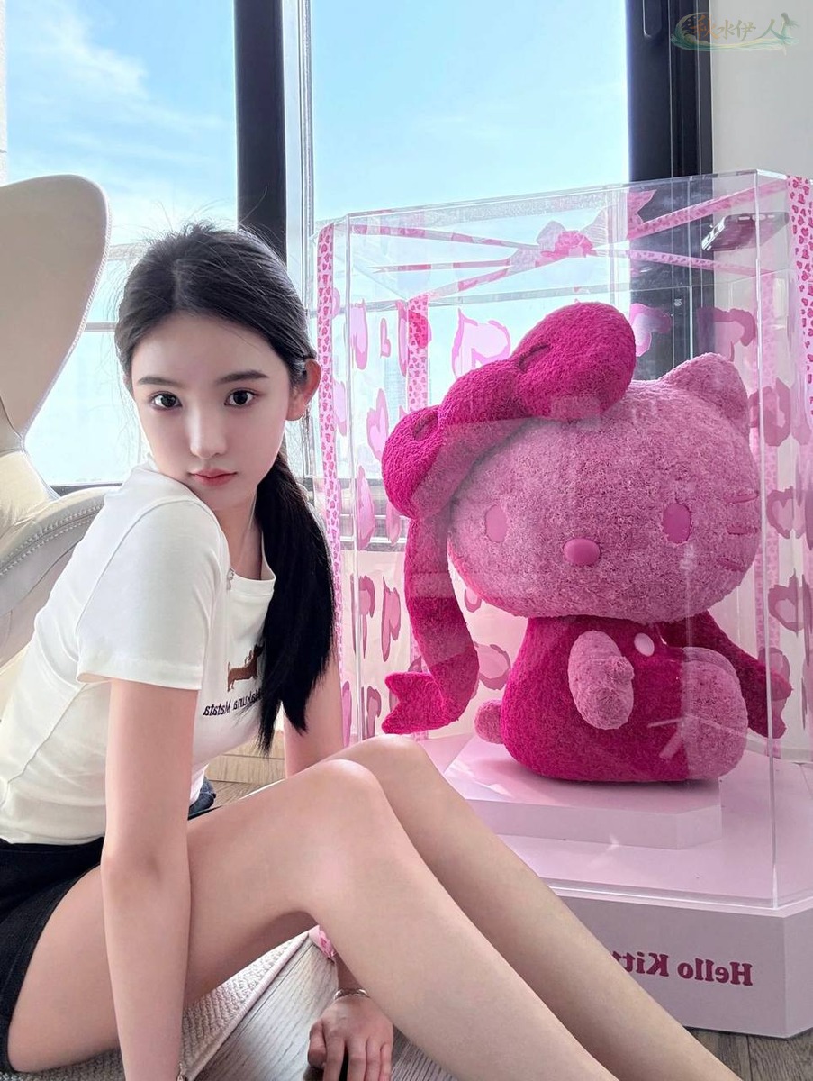 上海上戏学生蜜桃臀模特正面照