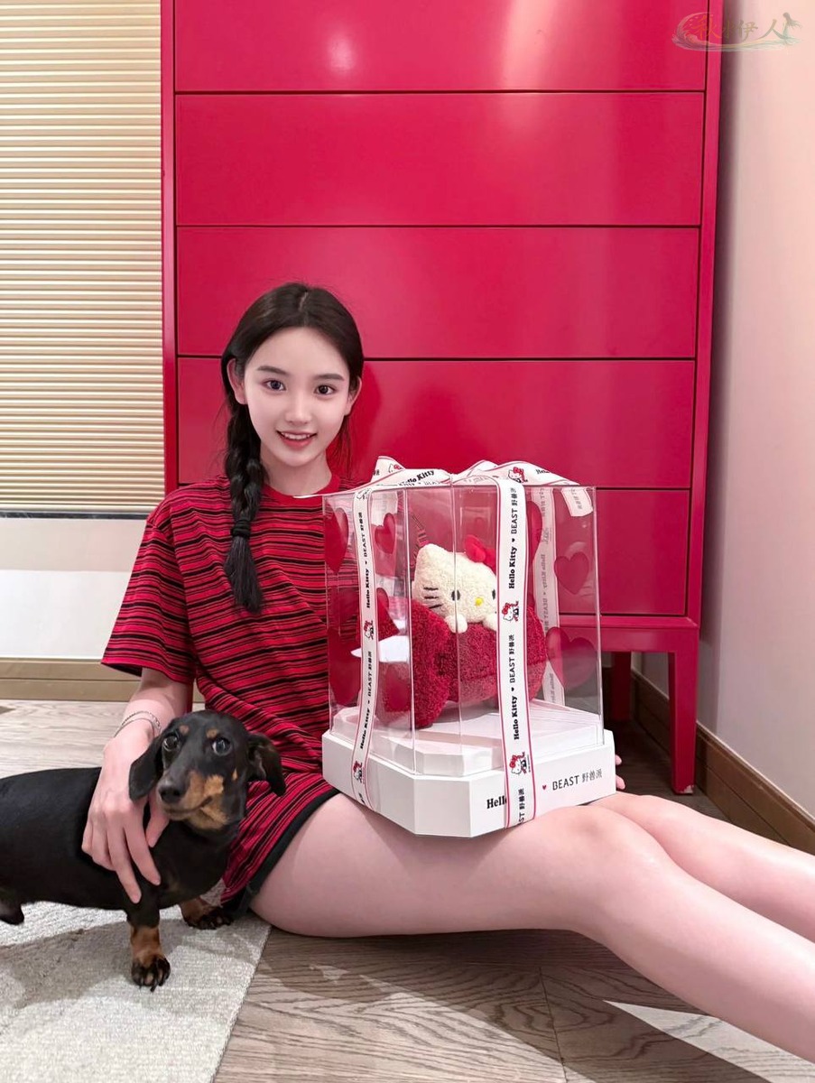 上海女友感模特甜美微笑照