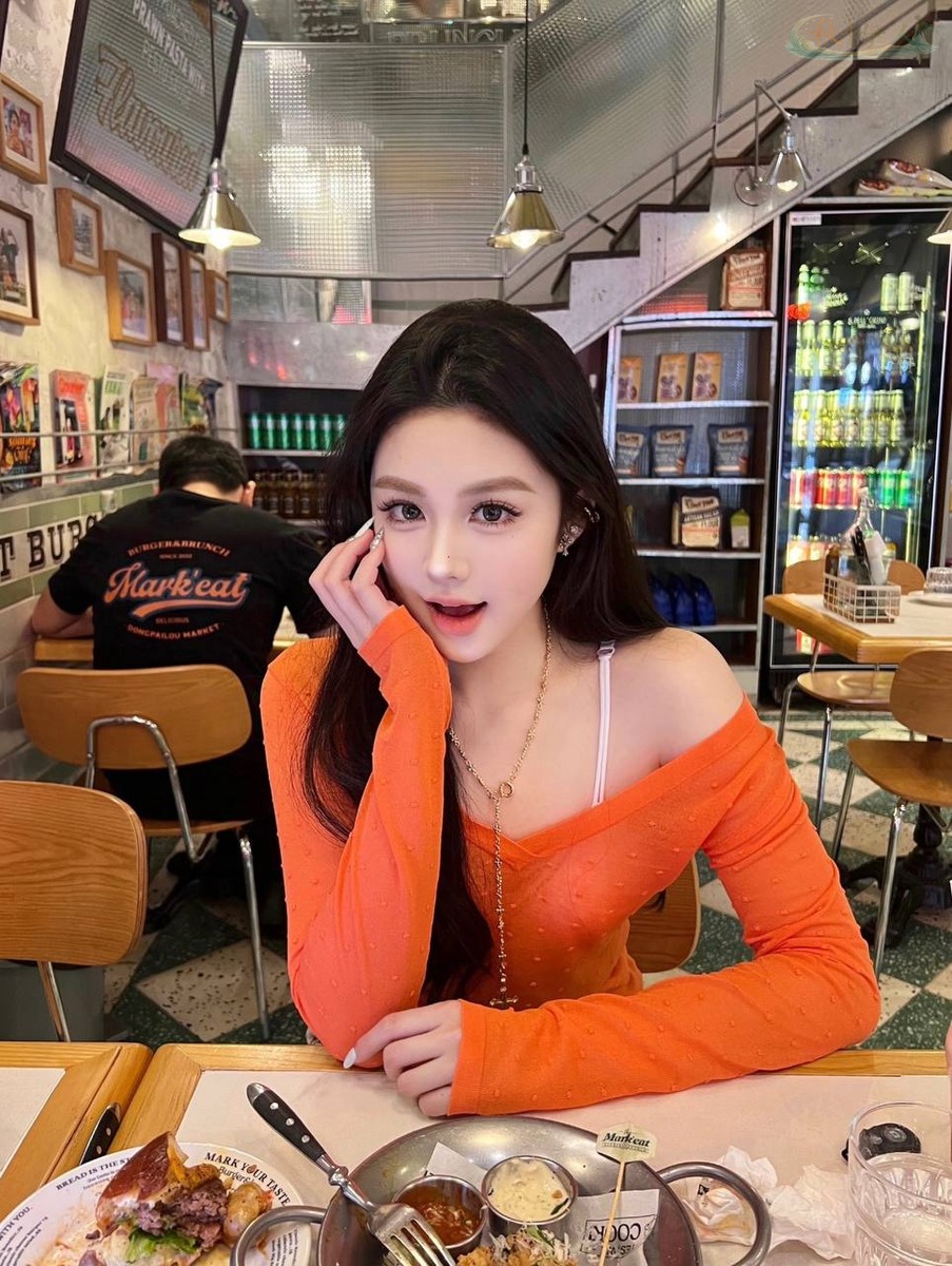 上海甜美模特素颜街拍