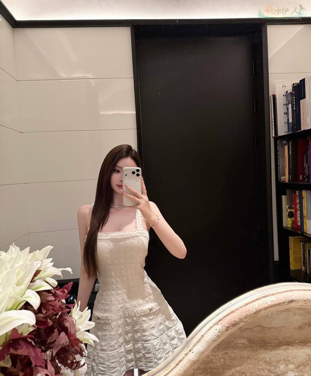 上海纯欲女神穿搭街拍写真