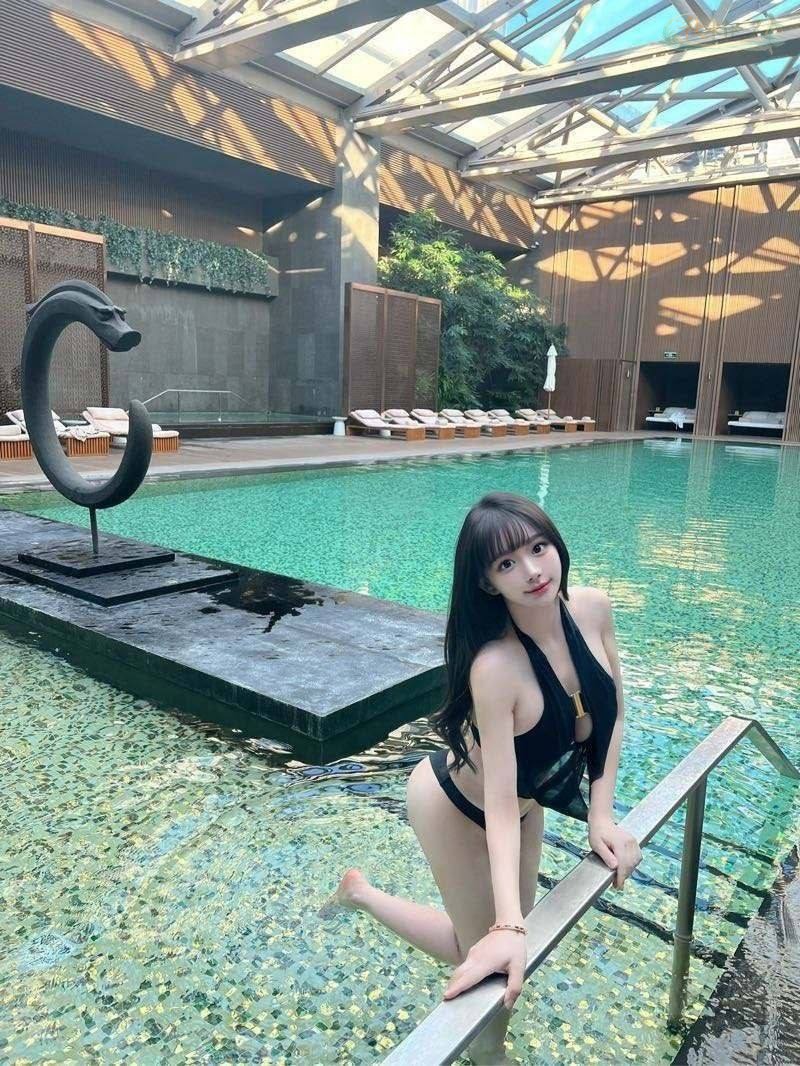 北京抖音网红模特童颜巨乳美图