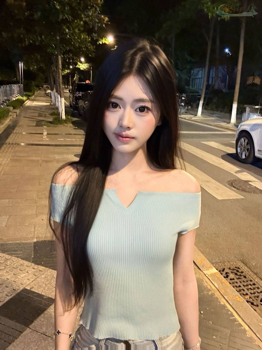 深圳甜美声线模特室内写真