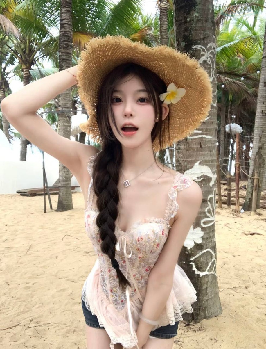 深圳甜美模特肌肤雪白
