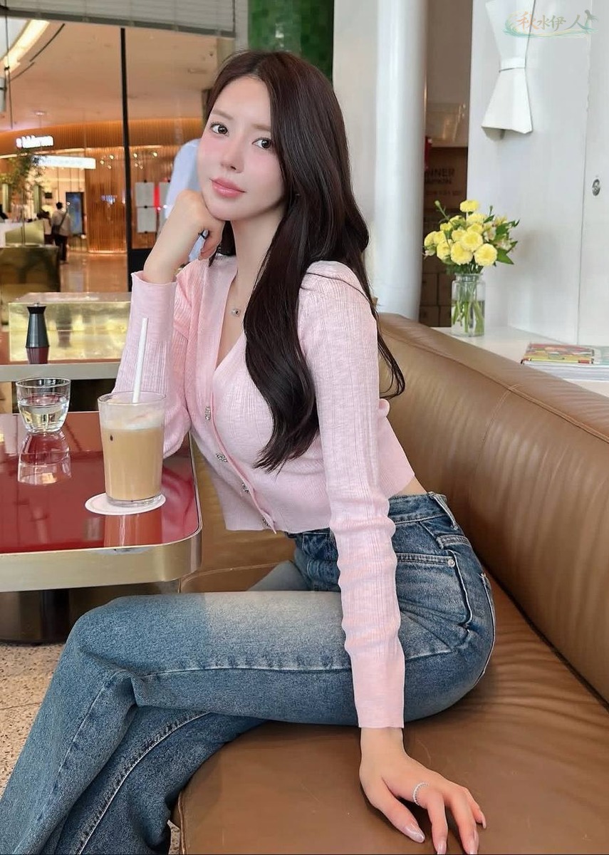 上海温婉女友系网红主播写真
