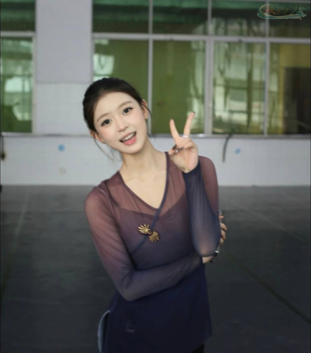 上海模特柔软身姿拍摄现场花絮