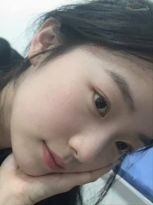 上海清纯女大学生模特街拍