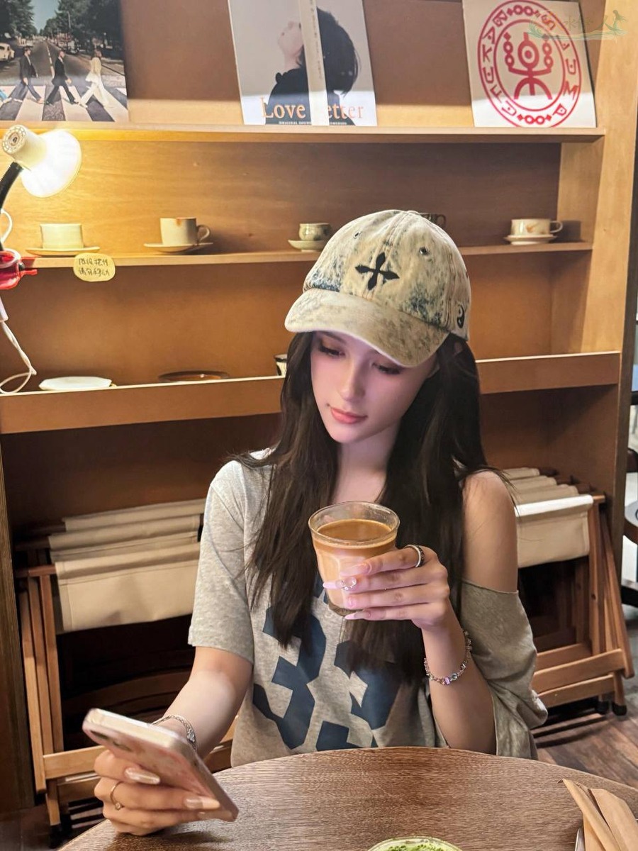 深圳纯欲系女神皮肤白嫩