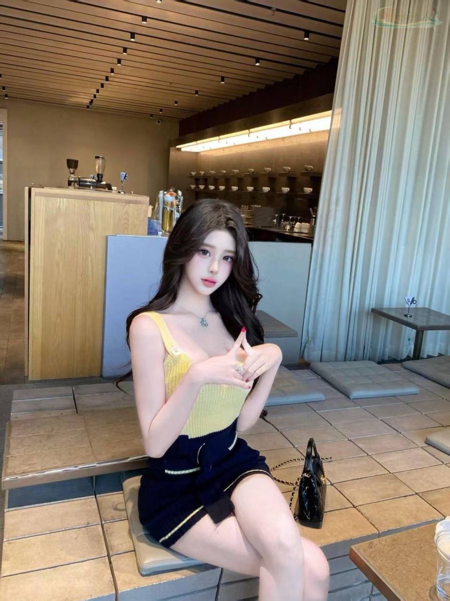 上海复旦模特火辣身材街拍