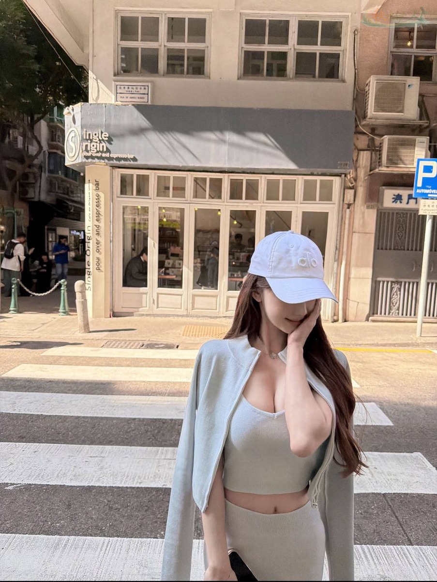 深圳高挑S身材模特街拍