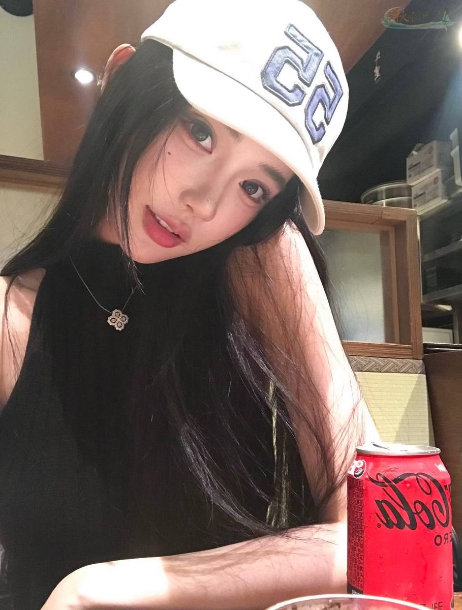 上海02年女模初恋感街拍