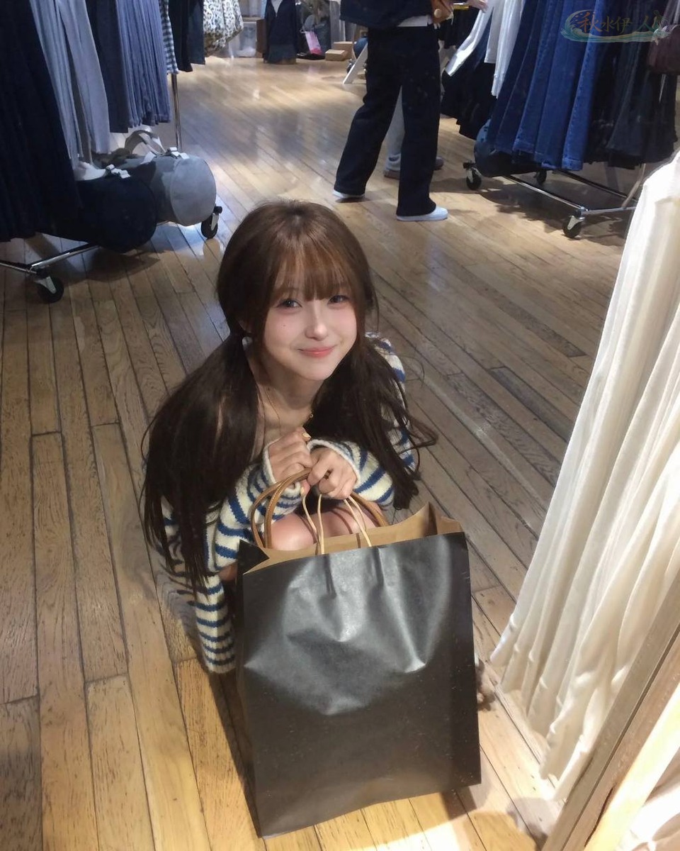 北京皮肤白皙女模特展示