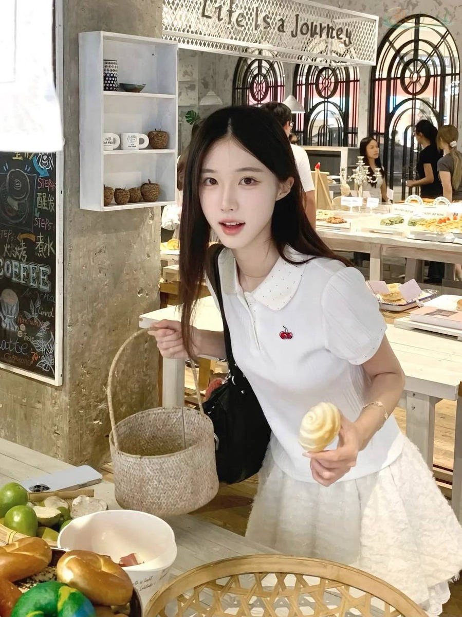 上海纯欲风格九头身女模照片