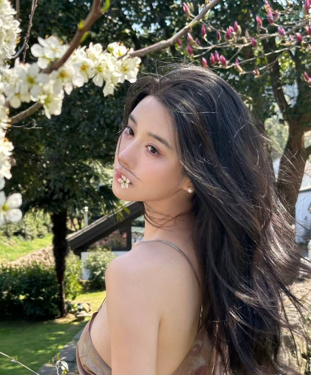 上海健身模特蜂腰曲线展示