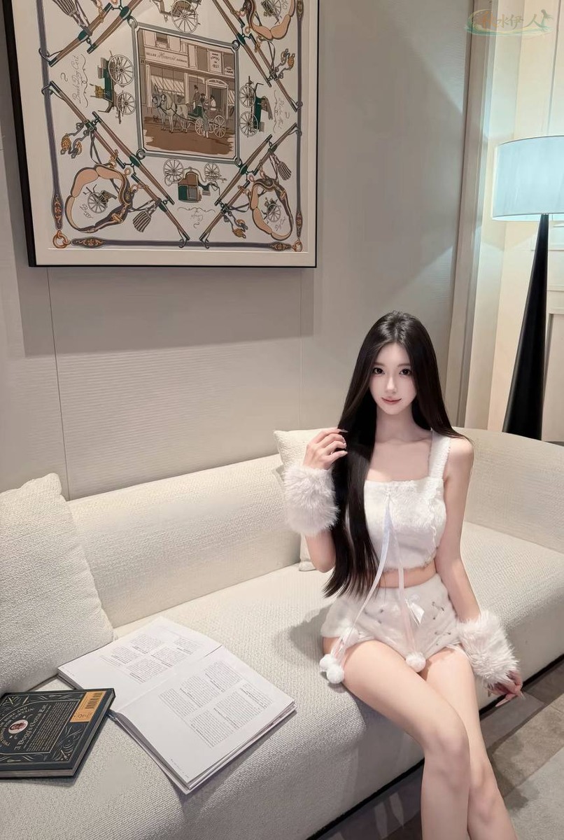 上海白皙高挑模特纯欲写真