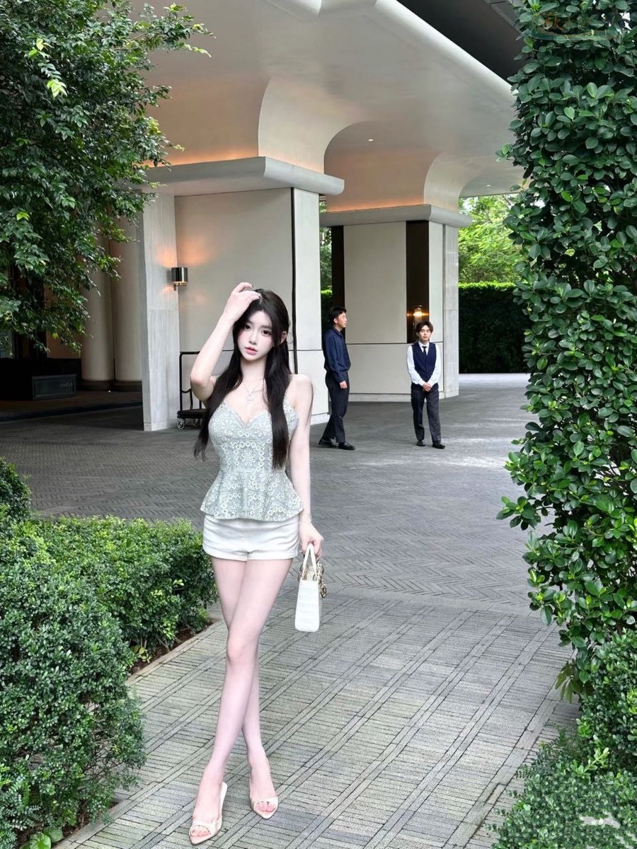 深圳气质模特 D杯好身材写真