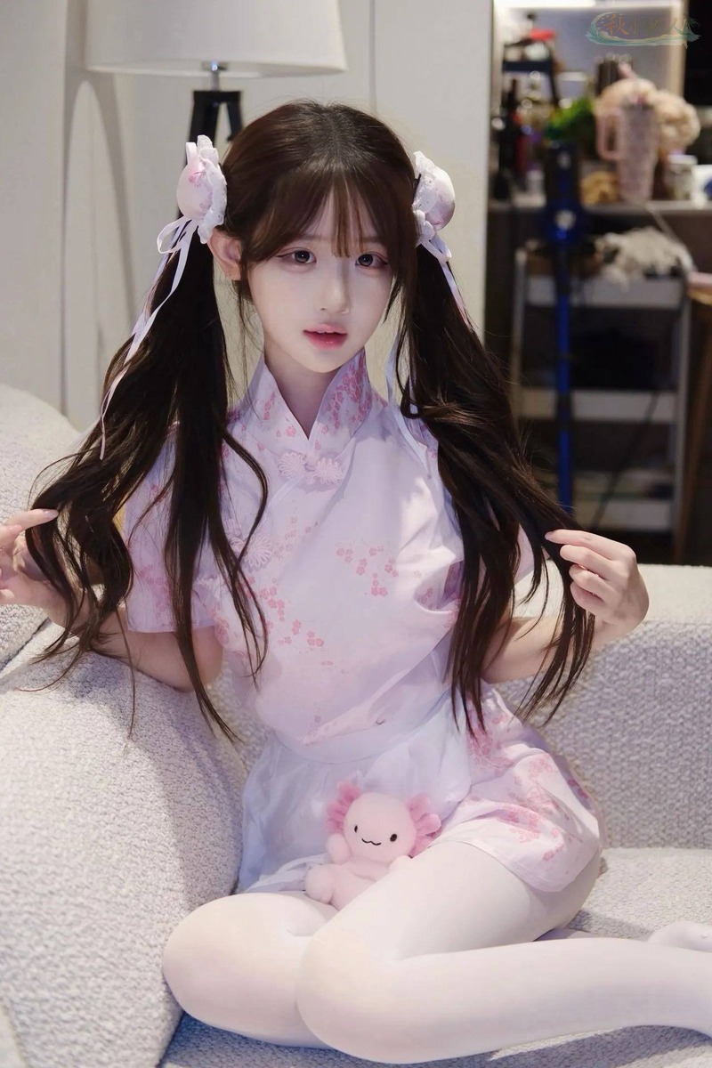 上海白幼瘦coser模特写真图片1