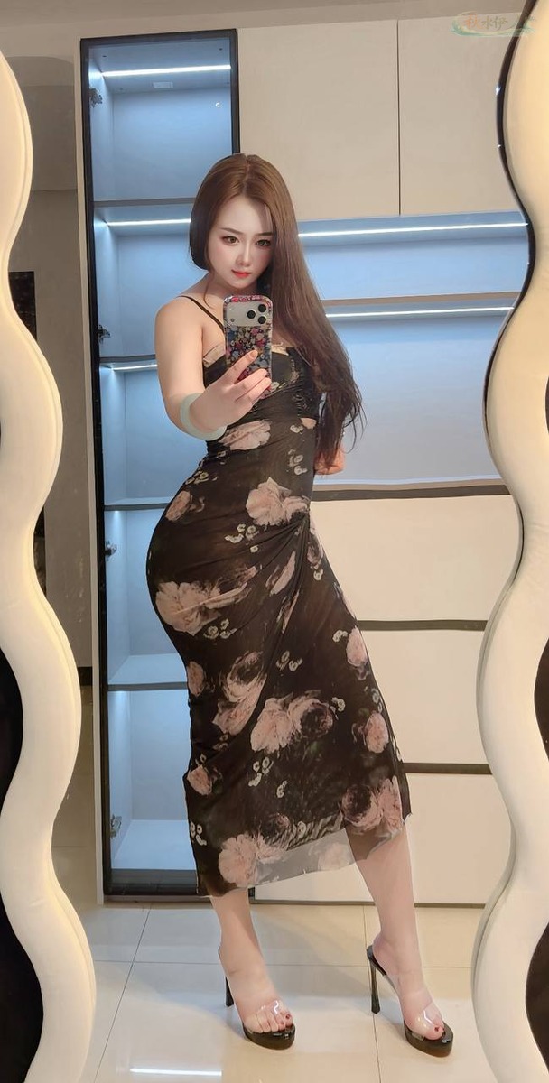 北京微胖模特G杯胸围写真
