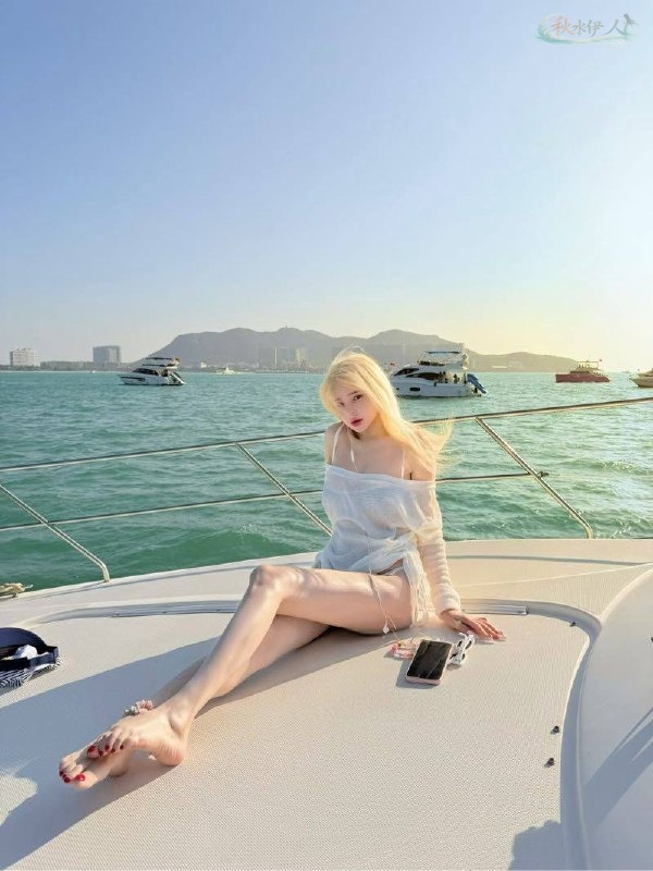 上海天然胸猫系女友写真侧面