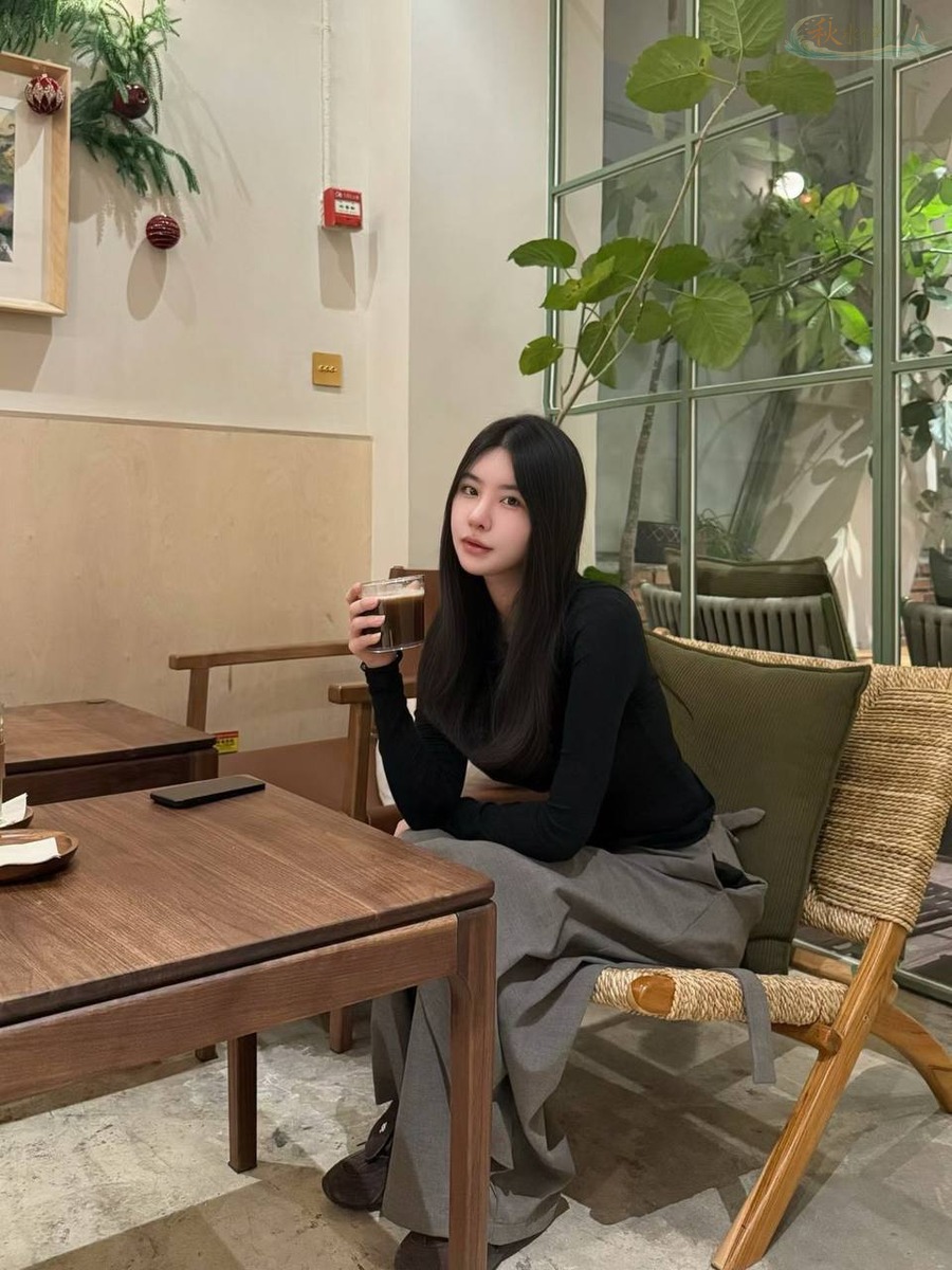 广州00后模特纯欲风拍摄