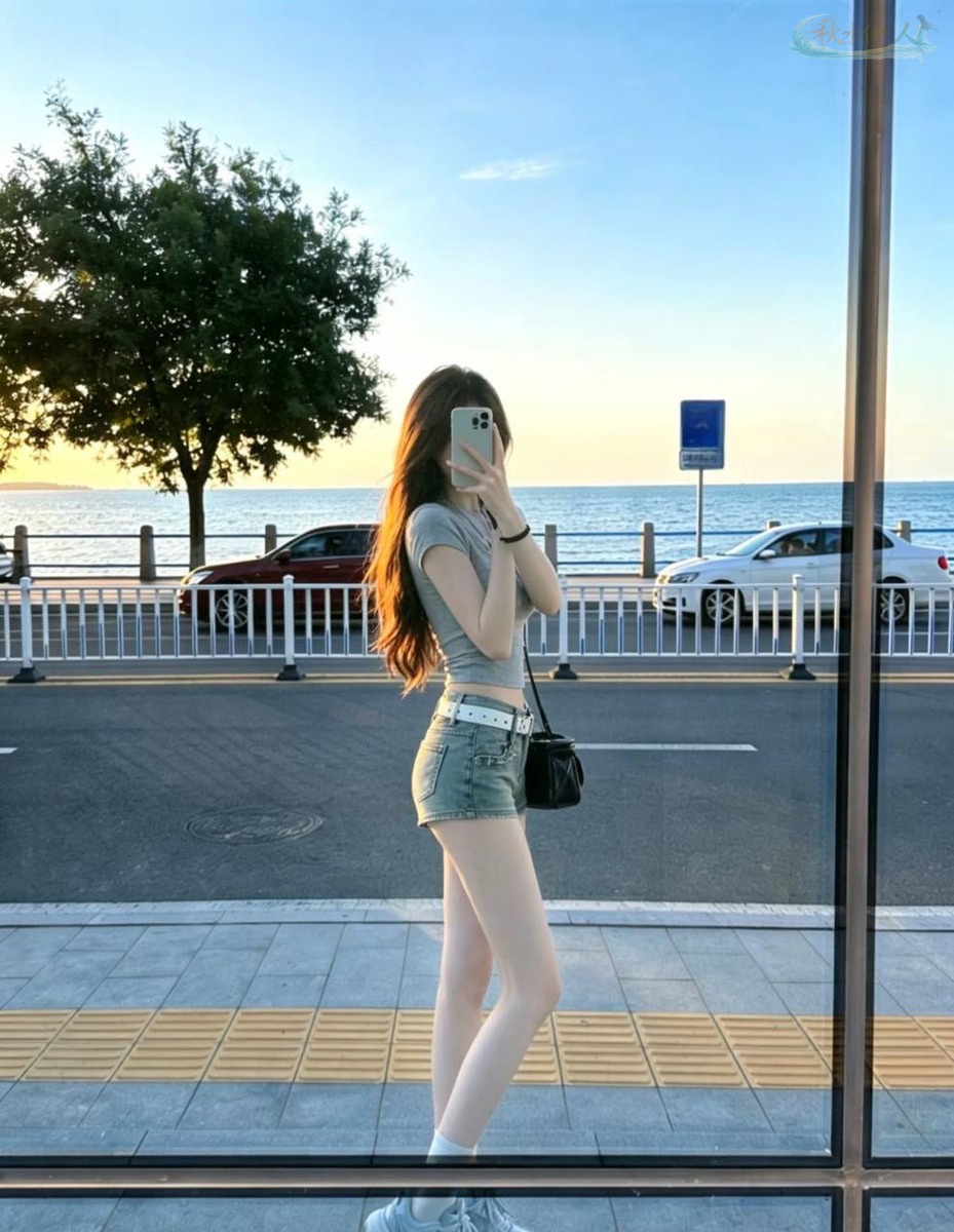 广州白皮无纹身高挑模特展示