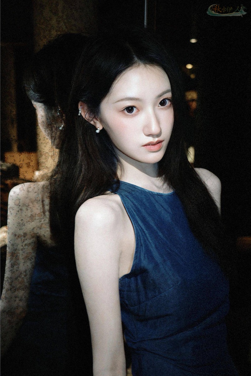 上海少女模特甜美笑容特写