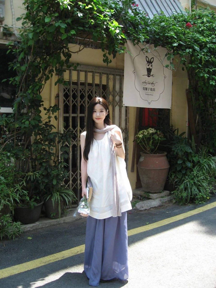 深圳蜜桃臀模特马甲线