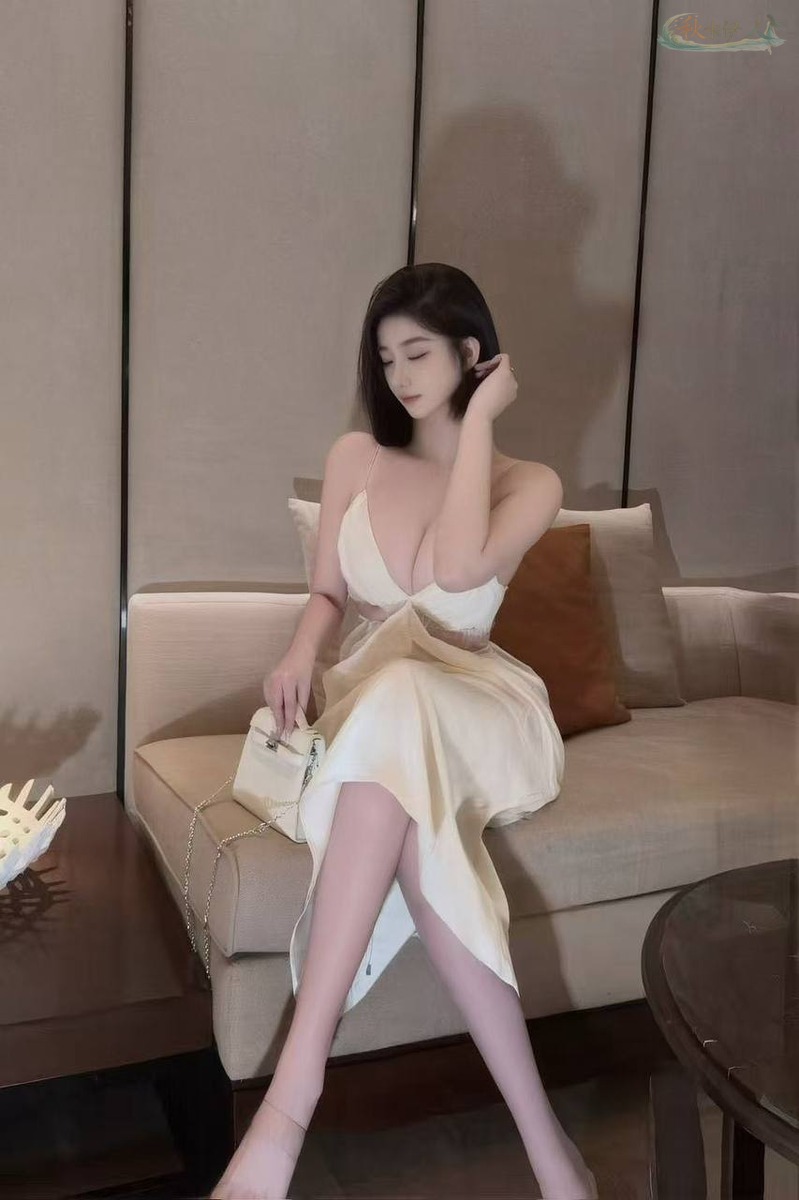 广州高挑白肤御姐模特写真