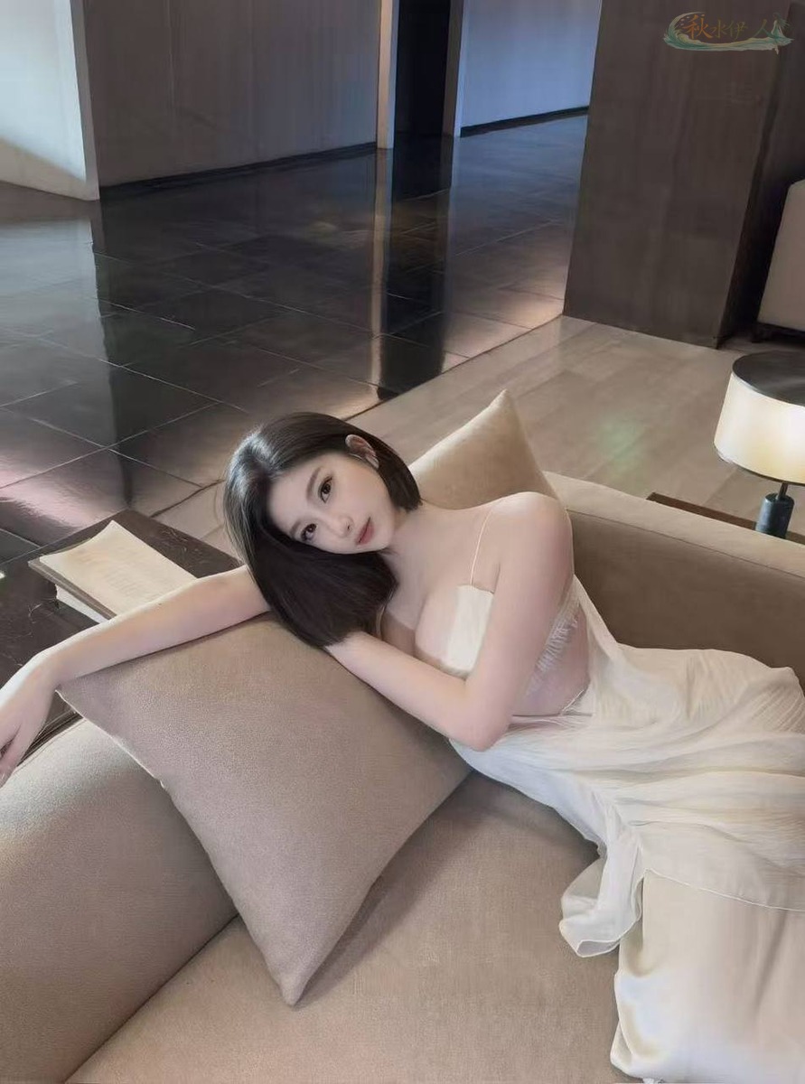 广州纯欲风模特甜美笑容