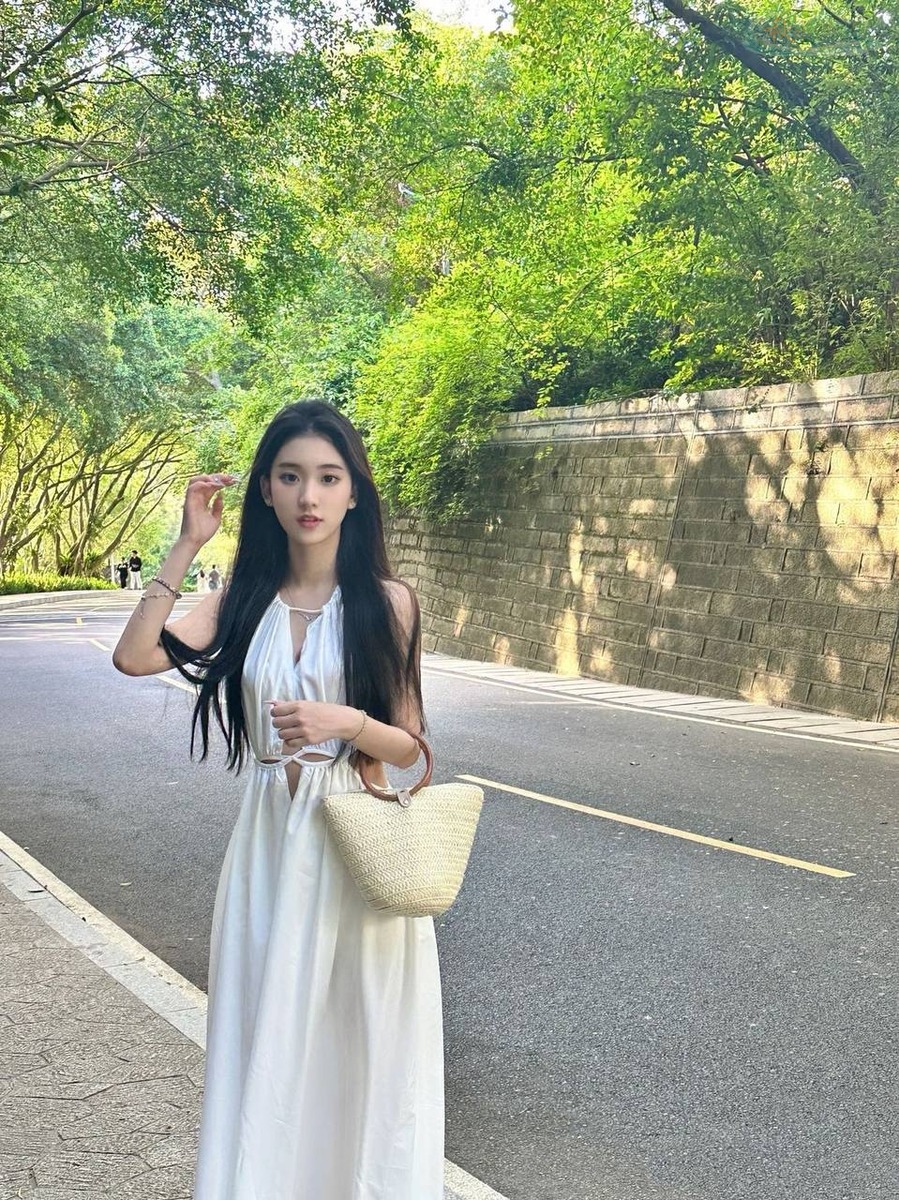 广州C杯女模特写人像