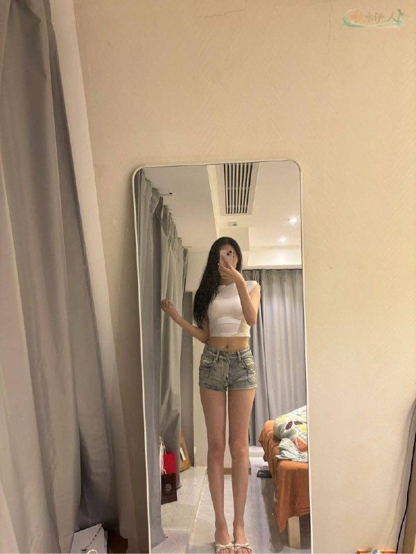 上海模特晓晓 后入翘臀展示