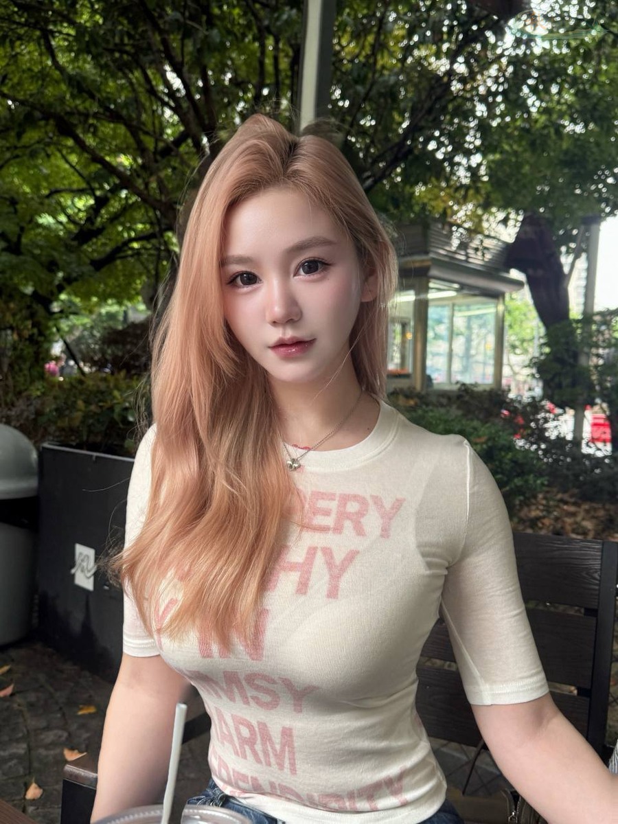 上海巨乳模特纯欲写真