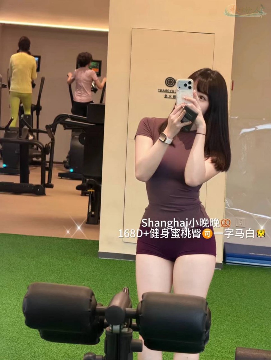 上海温柔模特白皙肌肤写真