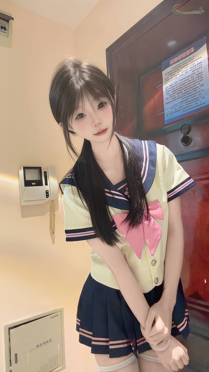 上海清纯学生模特街拍